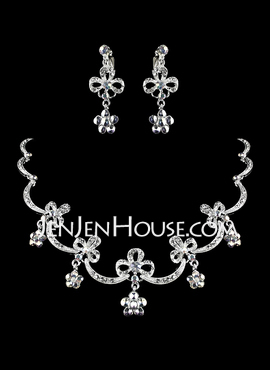 Fantastic Ladies Pearl Necklace and Earrings Jewelry Set(011006358)