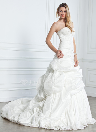 A-Line/Princess Sweetheart Chapel Train Taffeta Wedding Dress With Ruffle Lace Beadwork Flower(s) (002005315)
