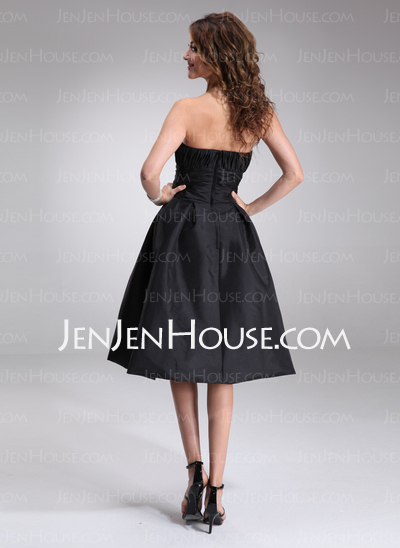 A-Line/Princess Strapless Knee-Length Taffeta Bridesmaid Dress With Ruffle (007001815)