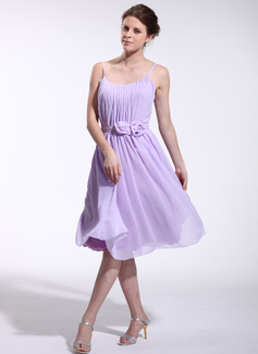 A-Line/Princess Scoop Neck Knee-Length Chiffon Bridesmaid Dress With Ruffle Flower(s) (007026263)