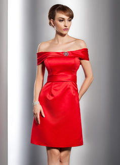 A-Line/Principessa Abiti senza spalline Al ginocchio Raso Abito da cocktail con Perline (016014759)