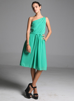 Vestidos princesa/ Formato A Um ombro Na altura do joelho Chifon Vestido de madrinha com Pregueado (007005161)