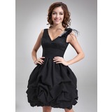 A-Line/Princess V-neck Knee-Length Chiffon Lace Homecoming Dress With Ruffle Beading Feather Flower(s) (022021135)