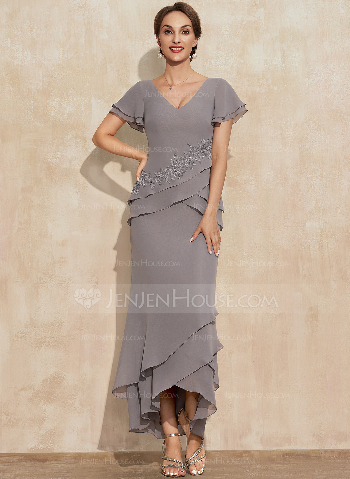 Sheath/Column V-Neck Asymmetrical Chiffon Mother of the Bride Dress With Appliques Lace 