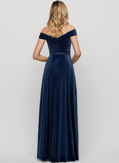 Jurk maximum van fluwelen met off-the-shoulder strapless plooirok