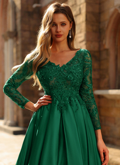 Jurk van satijn met pailletten