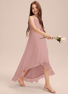 A-linja v-kaula epäsymmetrinen sifonki nuorten morsiusneito mekko jossa laskeutuva röyhelö 