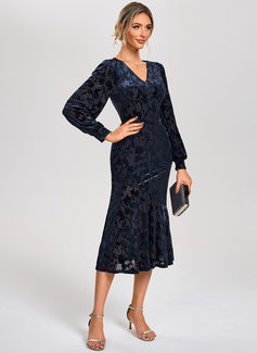 Trumpet/Mermaid V-Neck Tea-Length Velvet Cocktail Dress 