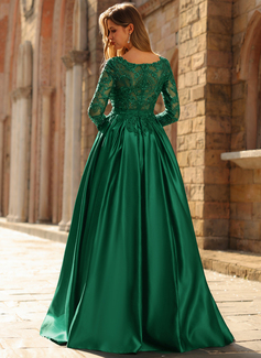 Jurk van satijn met pailletten