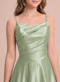 Robe trapèze avec plis en satin stretch