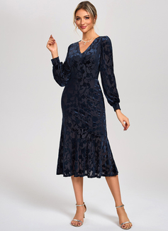 Trumpet/Mermaid V-Neck Tea-Length Velvet Cocktail Dress 