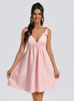 A-line V-Neck Short Jacquard Homecoming Dress 