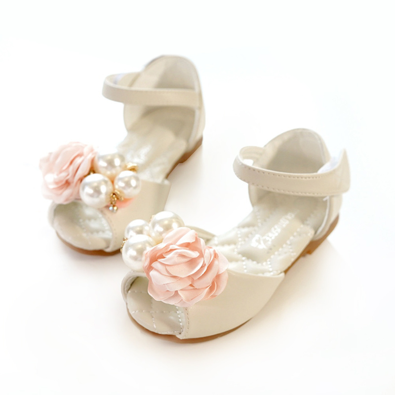 Mädchens Sandalen Blumenmädchen Schuhe Hochzeit Party Junior -Brautjungfernschuhe Blume Perle Kunstleder Peep Toe Flascher Absatz Schuhe 