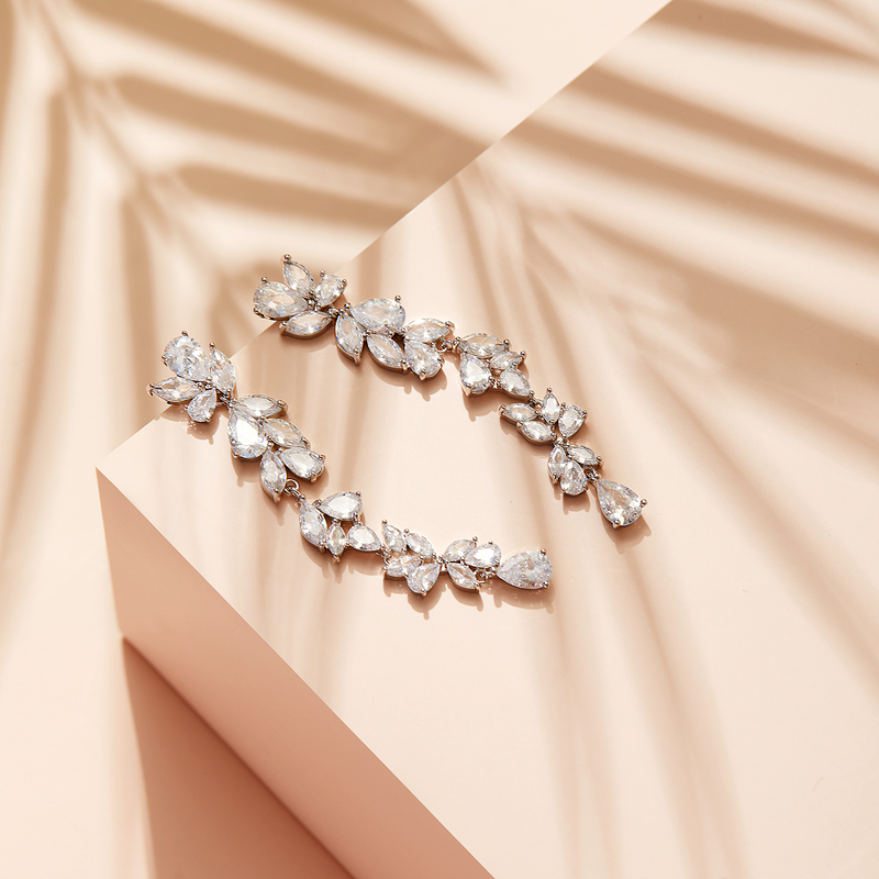 Kaunis zirkoni roikkua korvakorut 