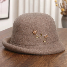 Mulher lã chapéu cloche com pedraria para o outono/inverno