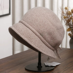 Mulher lã gorro com laço para o outono/inverno