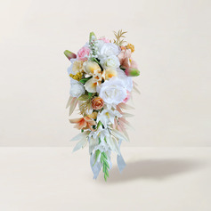 Keinotekoinen hääkukat vesiputous silkki kukka ruusut morsiamen kukkakimppuihin 