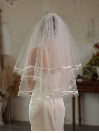 Perlen Satin Schnittkante Zweistufig Hochzeit Kurzer Schleier 80 cm Brautschleier Mit Gesichtsteil 