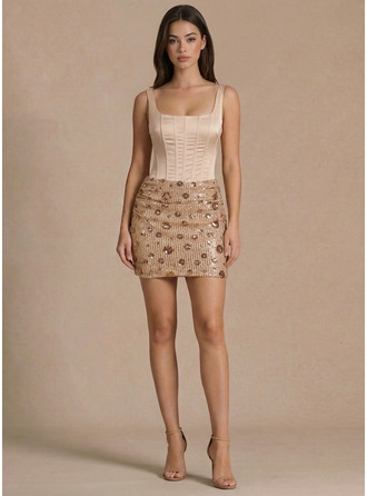 Col carré à fines bretelles paillettes robe