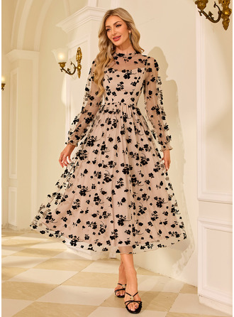 Robe midi à col montant avec jacquard en tulle