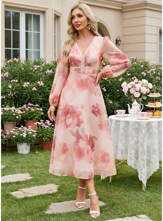 Klänning Midi i Chiffong med Blomtryck