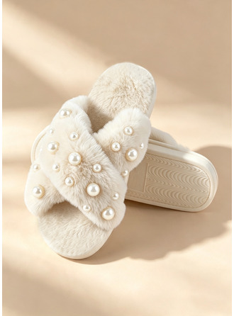 Zapatillas peludas con decoración de perlas