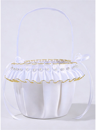 Perlas niña de las flores cesta y pétalos 