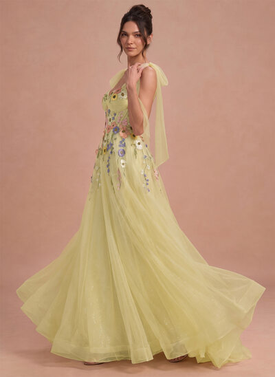 Robe trapèze à col cœur à manches papillon avec appliques de dentelle en tulle