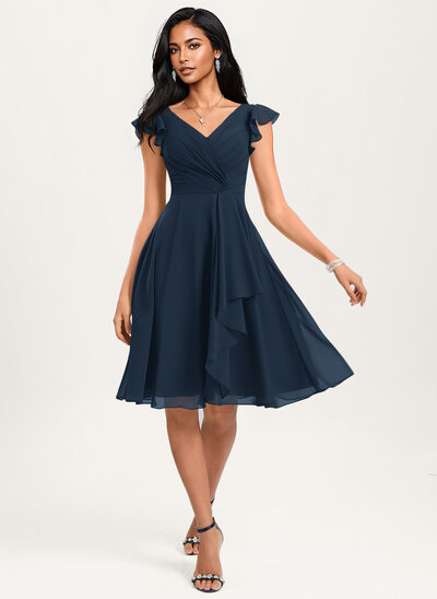 A-linja v-kaula polvipituinen sifonki morsiusneitojen mekko jossa rypytys 