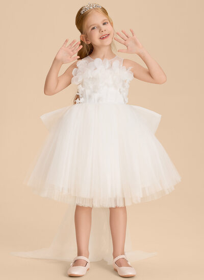 Robe trapèze avec nœud en tulle