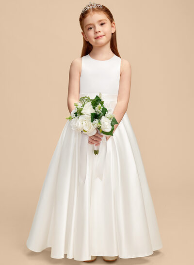 Robe trapèze avec nœud en satin