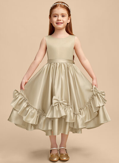 Robe trapèze avec nœud en satin