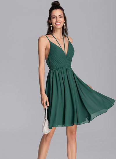 A-Line V-neck Knee-Length Chiffon Homecoming Dress With Ruffle 