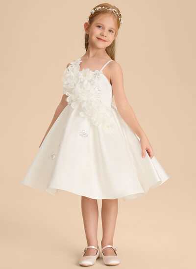 Robe trapèze avec perles en satin